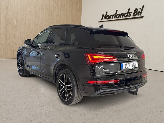 Audi Q5 2 of 15