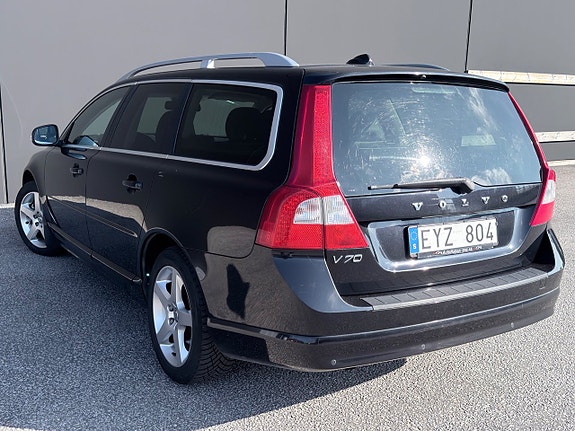 Volvo V70 3 of 7