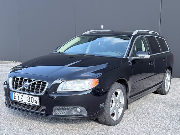 Volvo V70 2 of 7