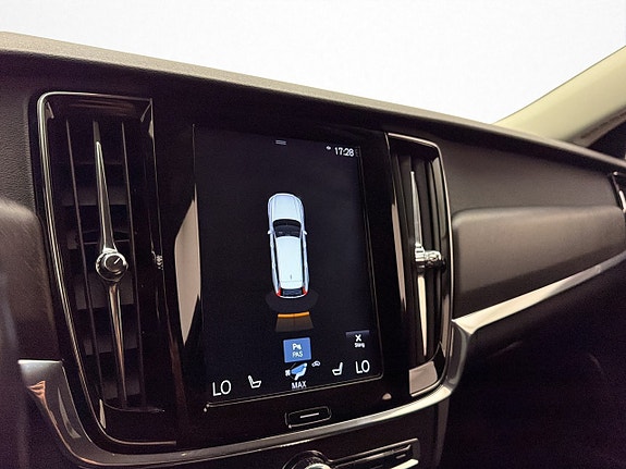 Volvo V90 Cross Country 17 of 30