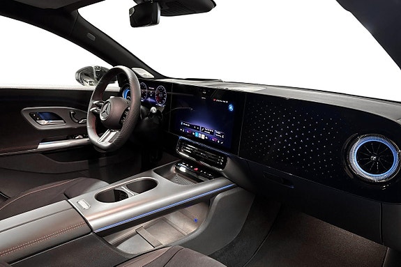 Mercedes-Benz CLA350 10 of 19