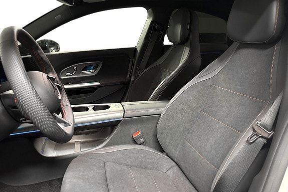 Mercedes-Benz CLA350 14 of 19