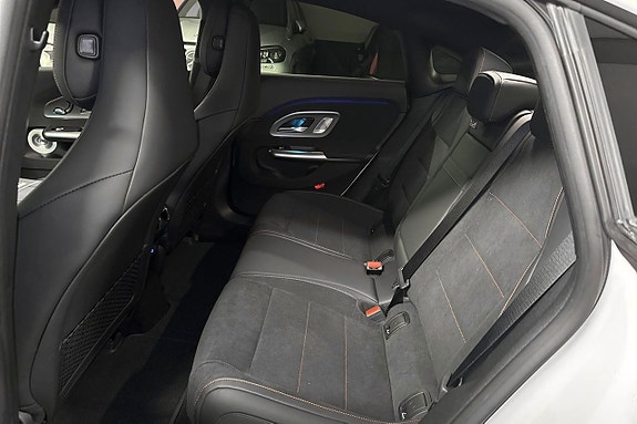 Mercedes-Benz CLA350 11 of 19