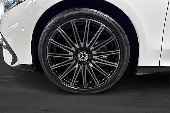 Mercedes-Benz CLA350 6 of 19