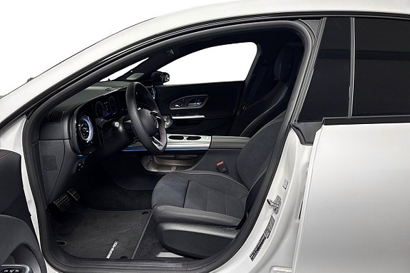 Mercedes-Benz CLA350 12 of 19