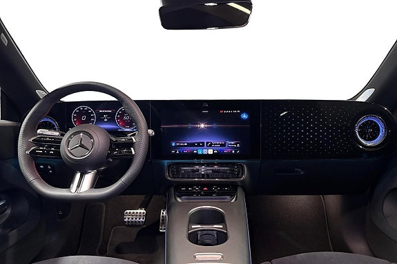 Mercedes-Benz CLA350 9 of 19
