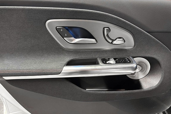 Mercedes-Benz CLA350 13 of 19
