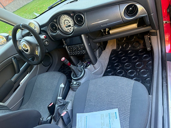 MINI Cooper 14 of 17