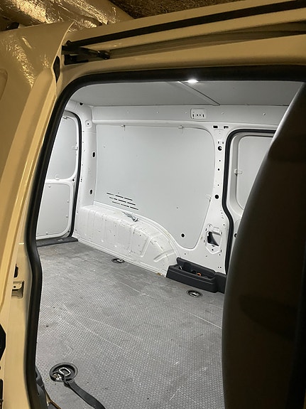 Volkswagen Caddy Maxi 4 of 6