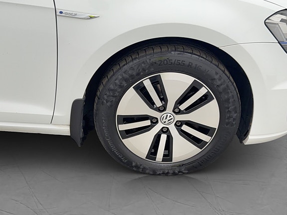 Volkswagen e-Golf VII 20 of 23