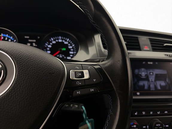 Volkswagen e-Golf VII 18 of 23