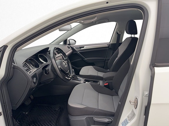 Volkswagen e-Golf VII 13 of 23