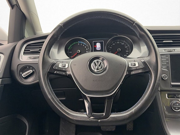 Volkswagen e-Golf VII 17 of 23