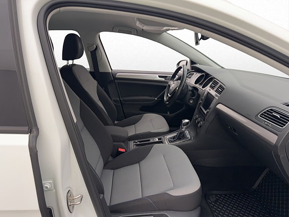 Volkswagen e-Golf VII 11 of 23