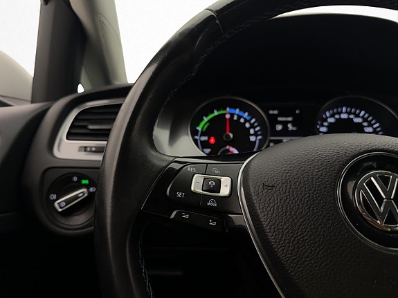Volkswagen e-Golf VII 16 of 23