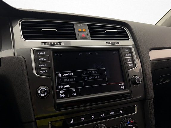 Volkswagen e-Golf VII 15 of 23