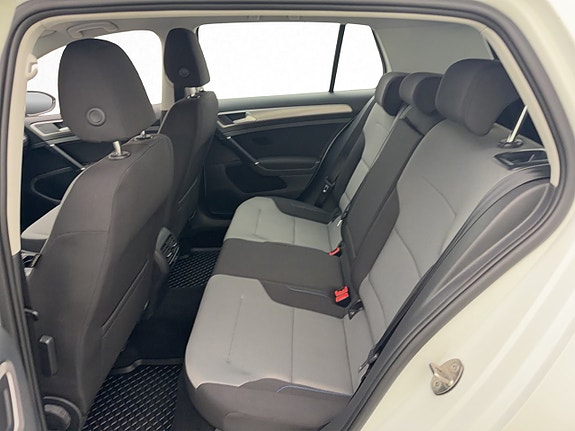 Volkswagen e-Golf VII 14 of 23