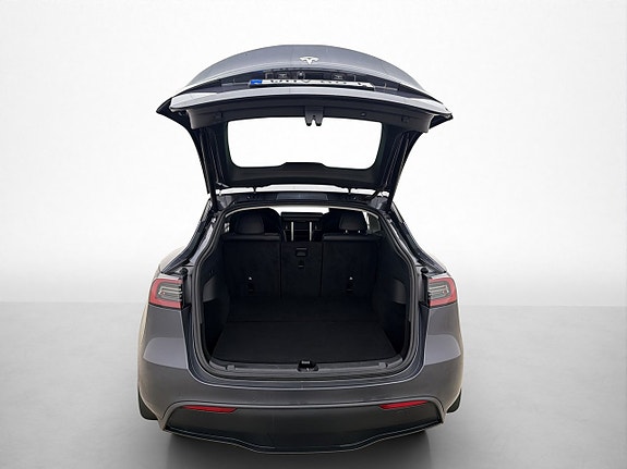 Tesla Model Y 9 of 29