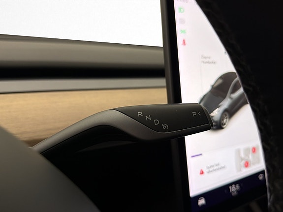 Tesla Model Y 28 of 29