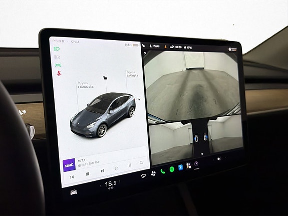 Tesla Model Y 16 of 29