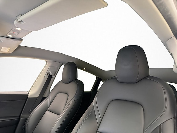 Tesla Model Y 11 of 29