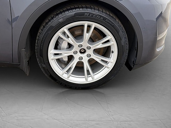 Tesla Model Y 27 of 29