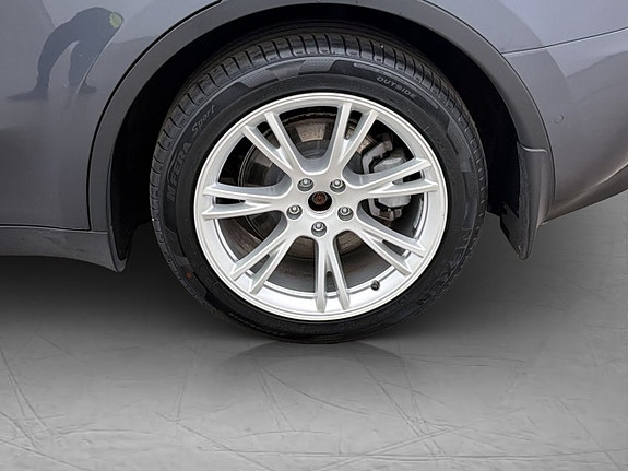 Tesla Model Y 26 of 29