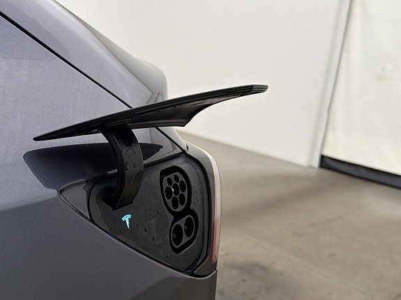 Tesla Model Y 29 of 29