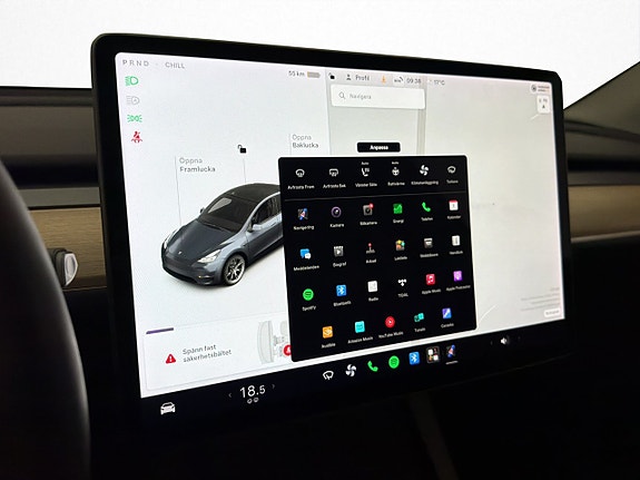 Tesla Model Y 23 of 29
