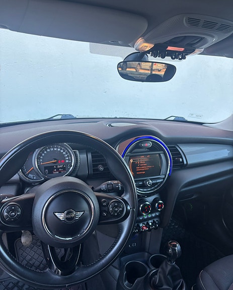 MINI Cooper 3 of 4