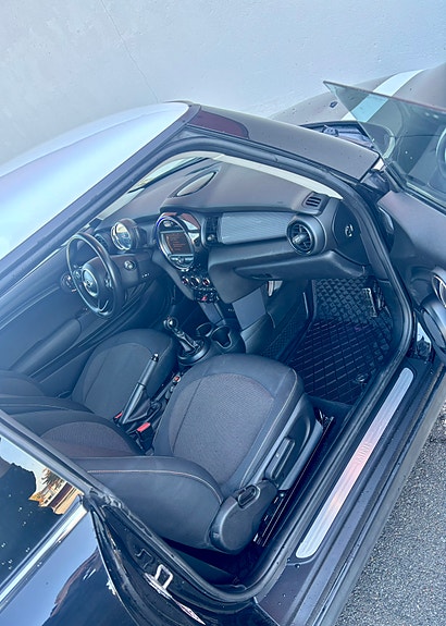 MINI Cooper 4 of 4