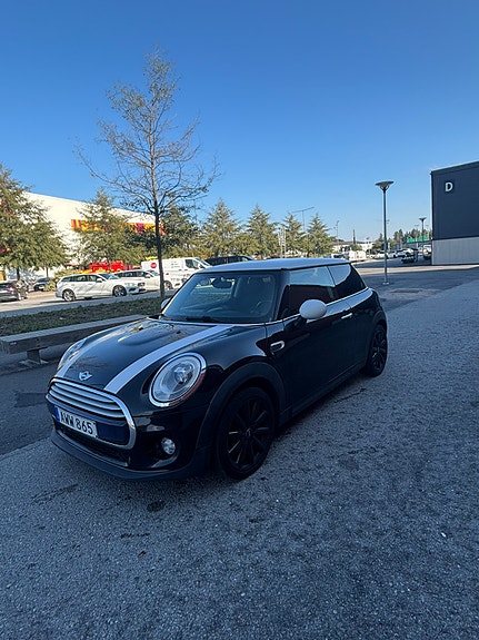 MINI Cooper 2 of 4