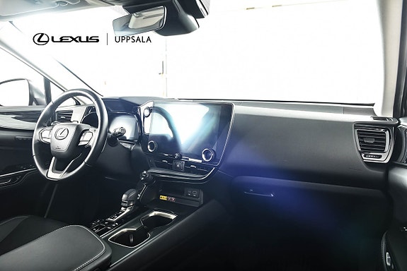 Lexus NX450h+ 11 of 16