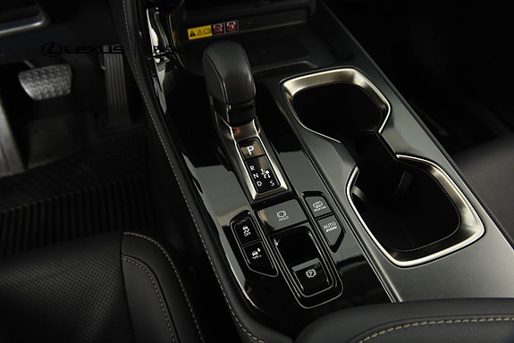 Lexus NX450h+ 12 of 16