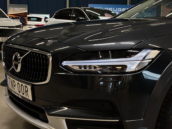 Volvo V90 Cross Country 7 of 23
