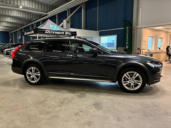 Volvo V90 Cross Country 2 of 23