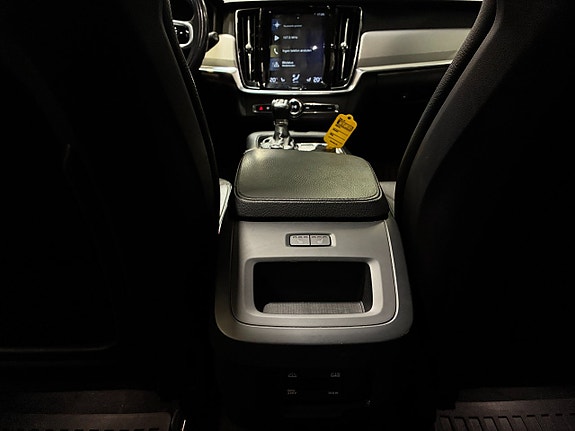 Volvo V90 Cross Country 15 of 23