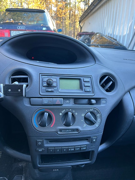 Toyota Yaris 6 of 7