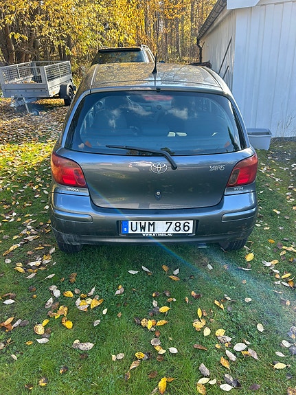 Toyota Yaris 4 of 7