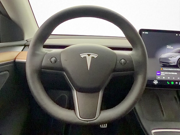 Tesla Model Y 15 of 30