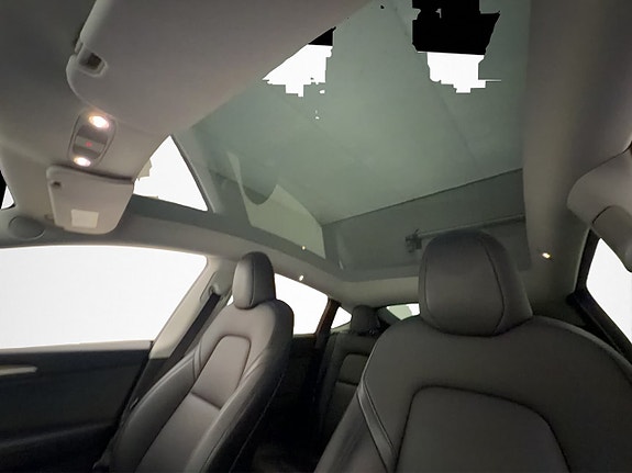 Tesla Model Y 14 of 30