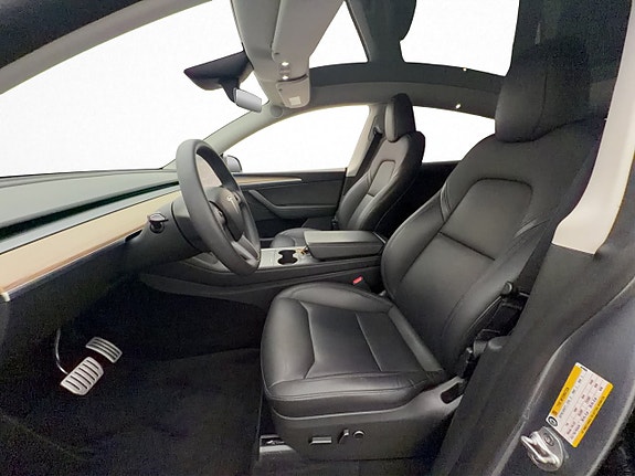 Tesla Model Y 12 of 30