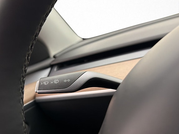 Tesla Model Y 13 of 30