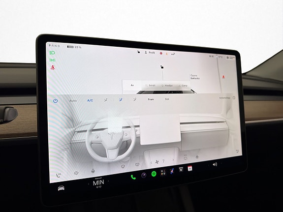 Tesla Model Y 16 of 30