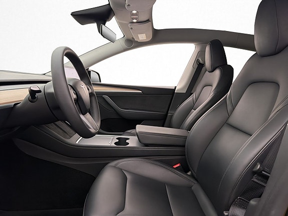 Tesla Model Y 11 of 30