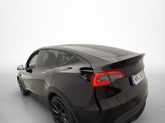 Tesla Model Y 29 of 30