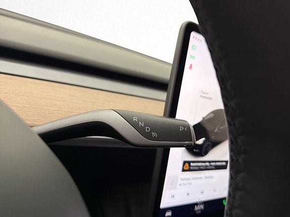 Tesla Model Y 14 of 30