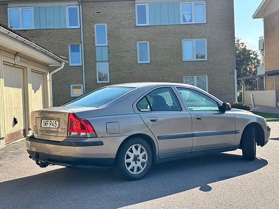 Volvo S60 2 of 9