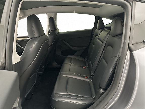 Tesla Model Y 27 of 30