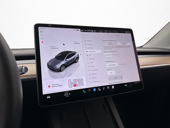 Tesla Model Y 25 of 30